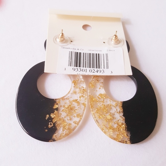 🚨Bundle Deal🚨 Earrings & Bracelet Set - Picture 8 of 8